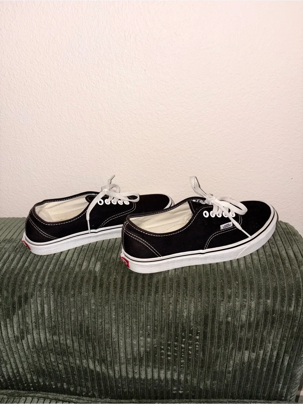 Vans Black & White Classic Old Skool Trainers Skater Lifestyle Shoes, size 8